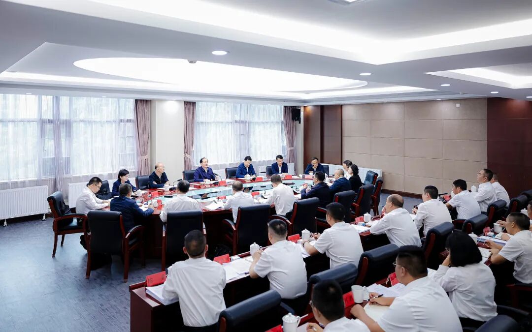 楊昌鵬主持召開縣域綜治中心規范化建設工作座談會